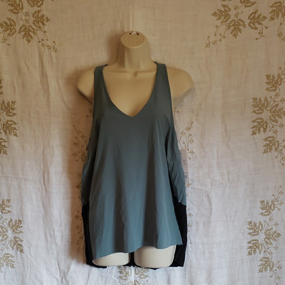 Athleta Sleeveless Top Swing Forward Pleated Tank